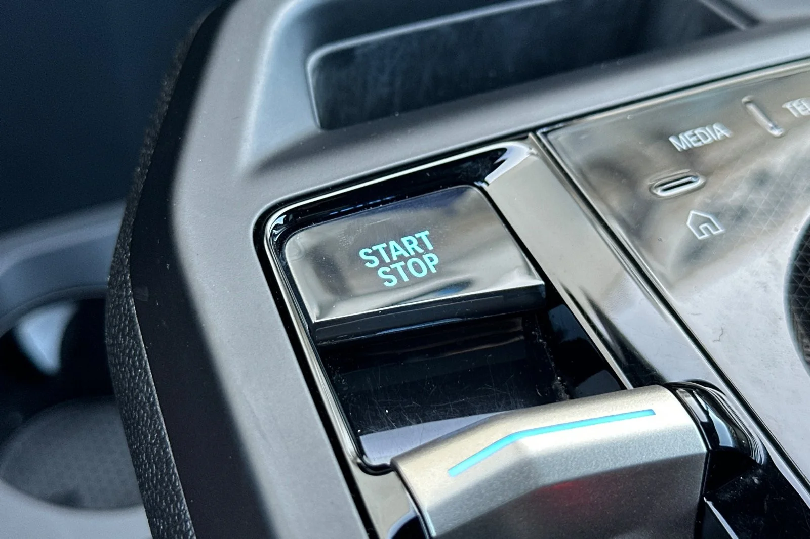 Used 2022 Phytonic Blue Metallic BMW xDrive50 image 22
