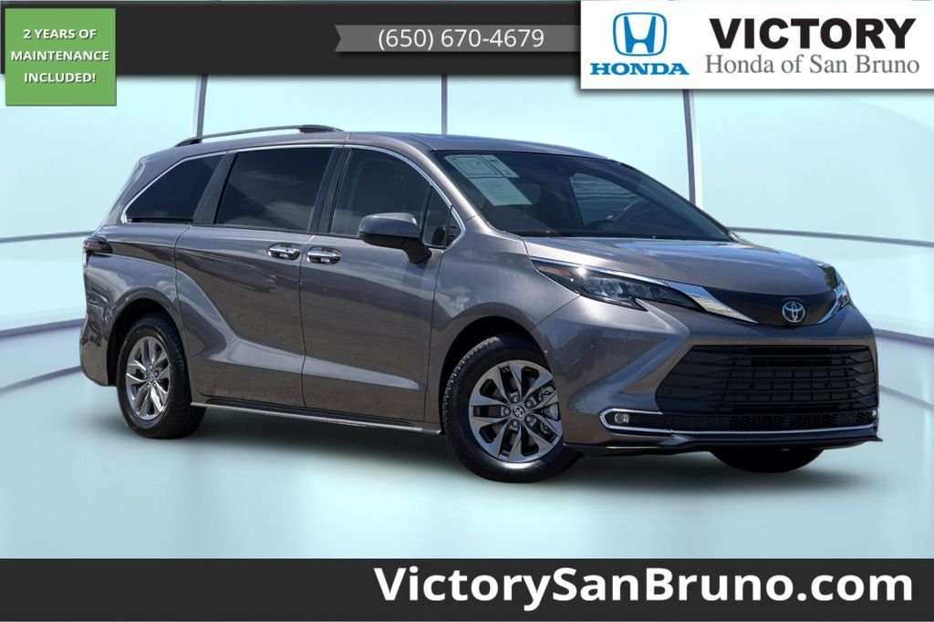 2024 Toyota Sienna XLE 7-Passenger Hybrid FWD's photo
