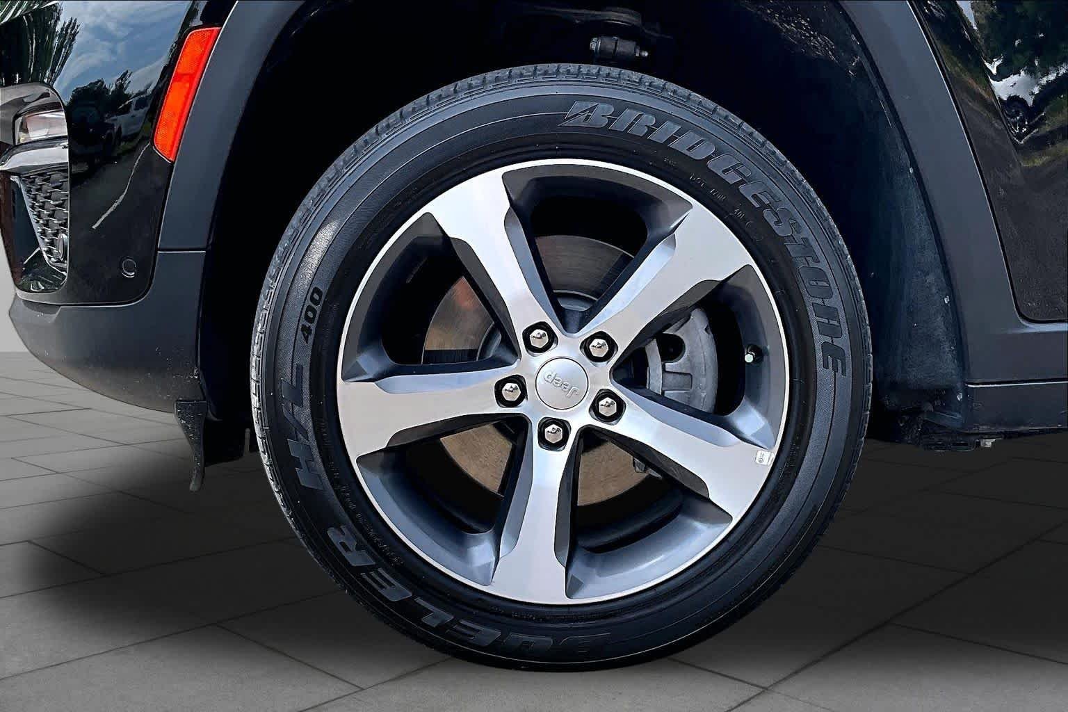 Used 2022 Diamond Black Crystal Pearlcoat Jeep  image 11