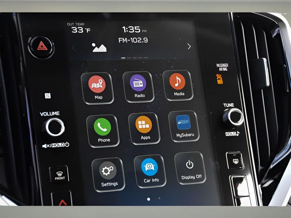 Used 2025 Ice Silver Metallic Subaru Limited image 17