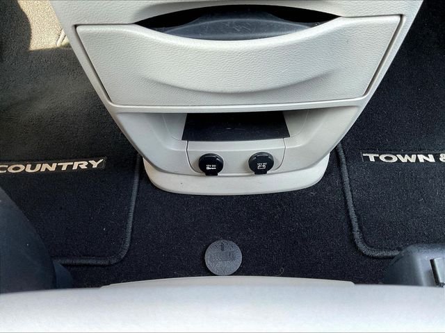 Used 2016 Gray Chrysler Touring image 18