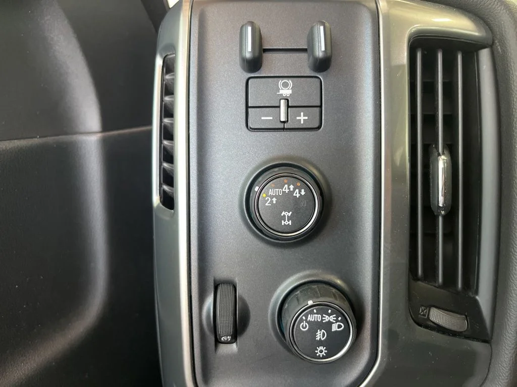 Used 2018 Black Chevrolet LT image 13