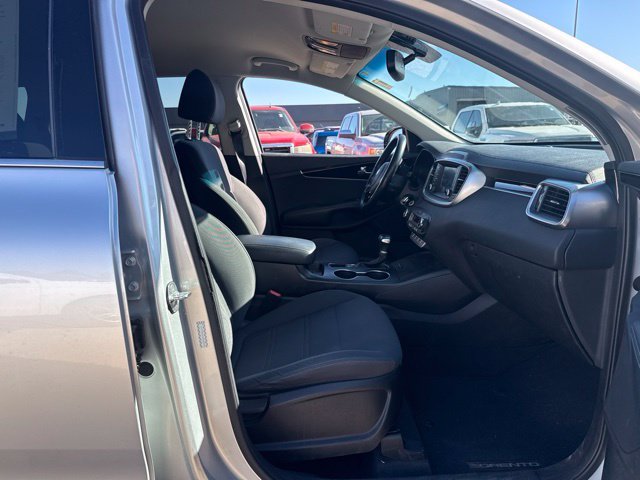 Used 2019 Silver Kia S image 17