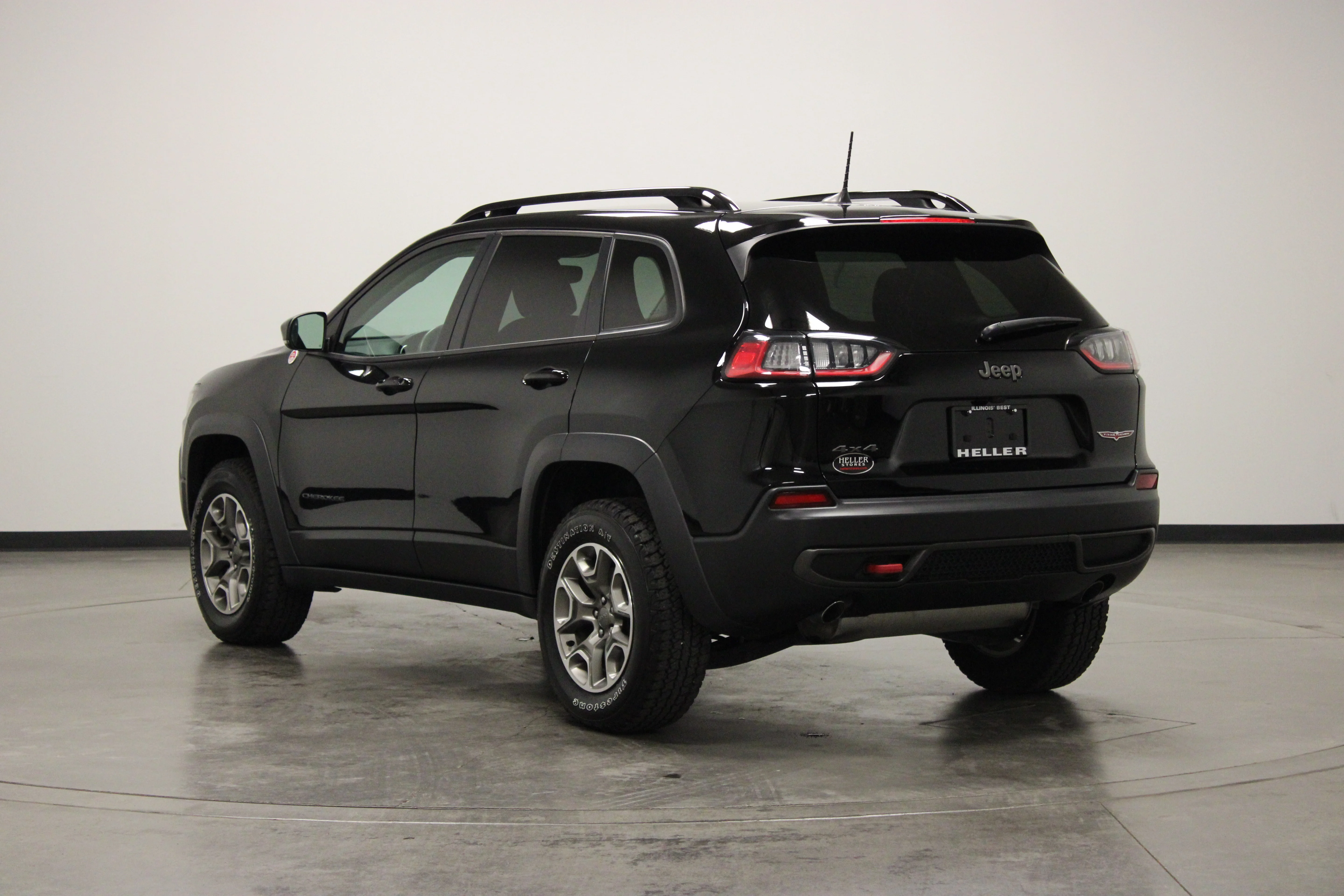 Used 2022 Diamond Black Crystal Pearlcoat Jeep Trailhawk image 6