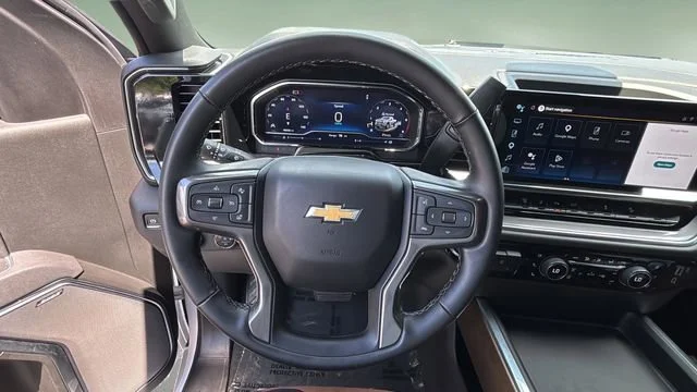 Used 2025 Iridescent Pearl Tricoat Chevrolet High Country image 12