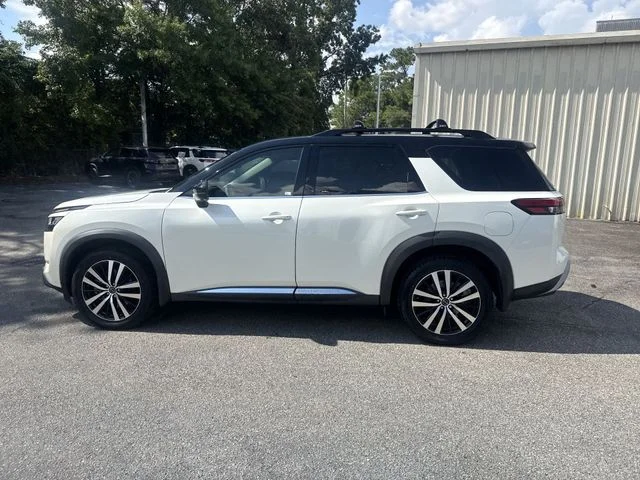 Used 2023 White Nissan Platinum image 8