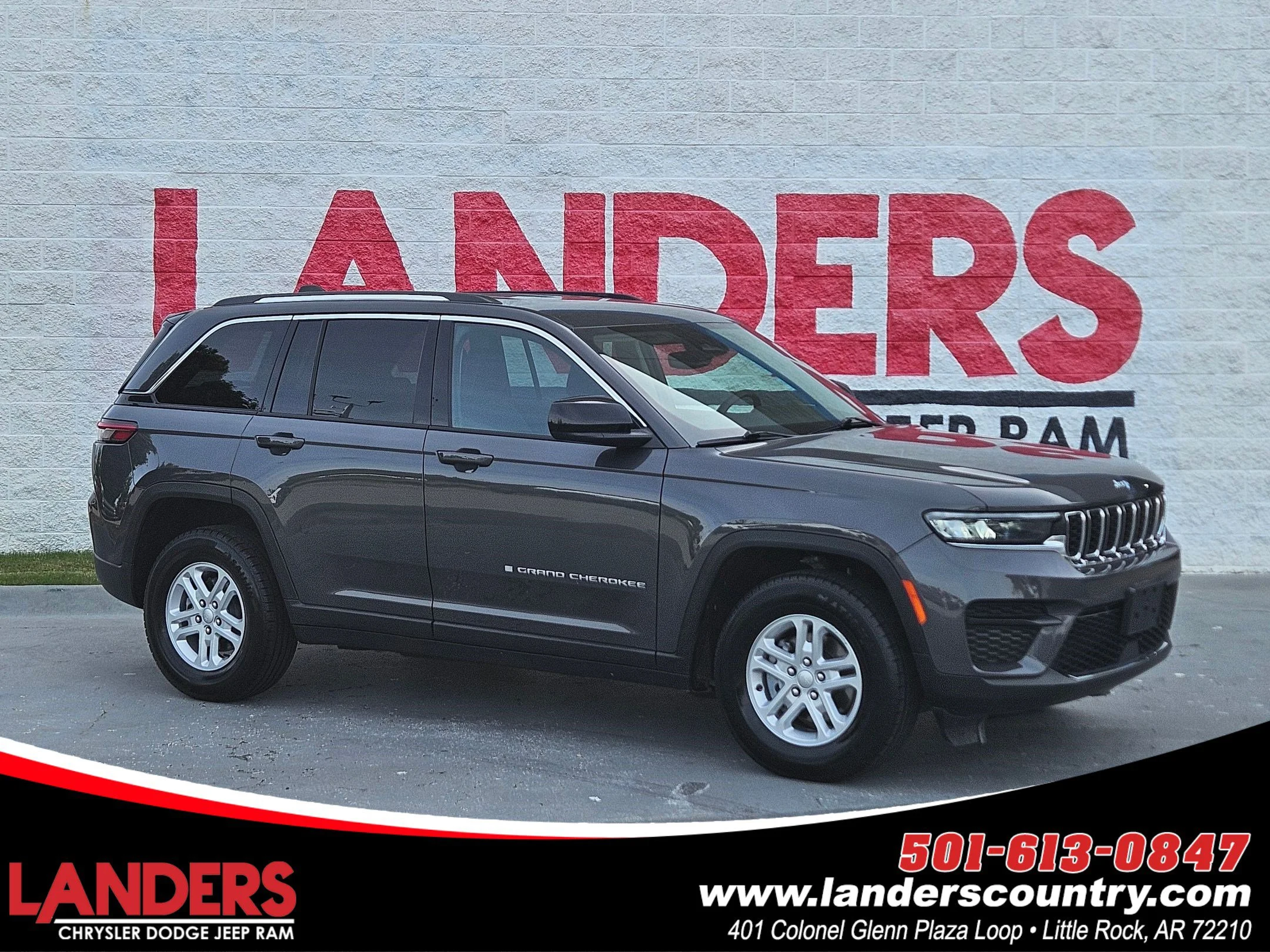 2024 Jeep Grand Cherokee Laredo's photo
