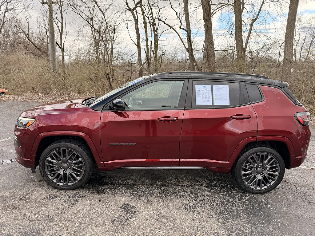 Used 2022 Velvet Red Pearl Coat Jeep High Altitude image 6