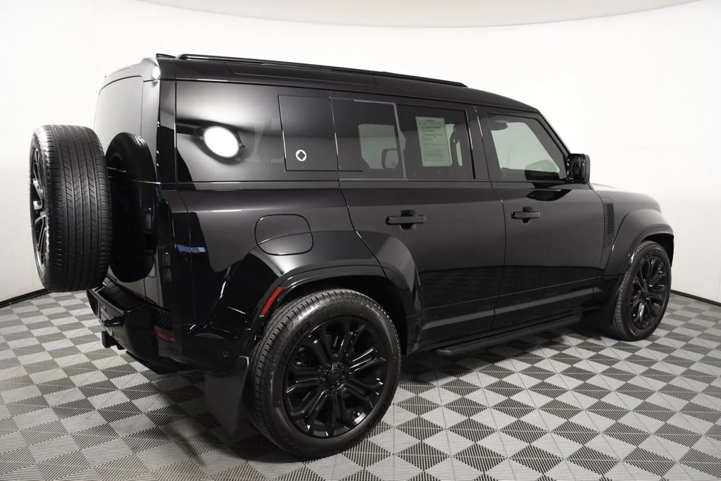Used 2026 Narvik Black Land Rover OCTA image 7