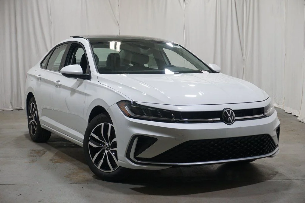 Certified Used 2026 White Volkswagen 1.5T SE image 2