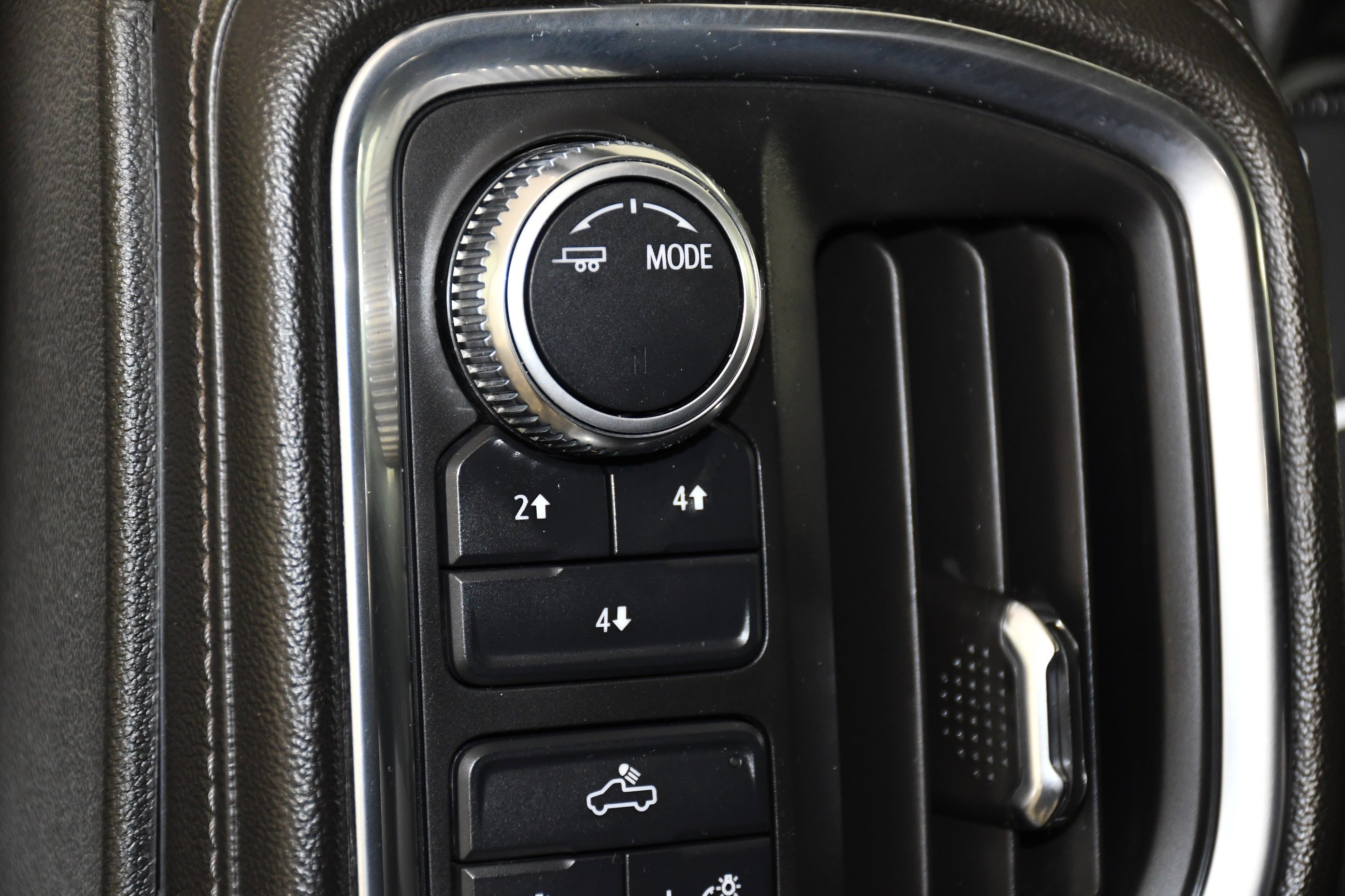 Used 2022 White GMC SLE image 39