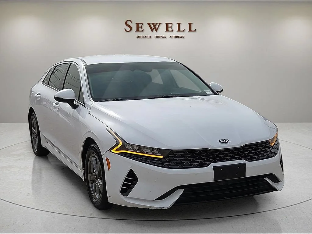 Used 2021 White Kia LXS image 7