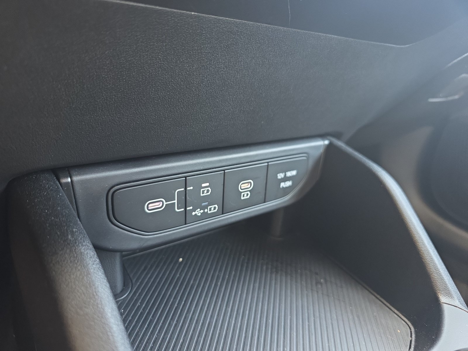 Certified Used 2025 Snow White Pearl Kia LX image 19