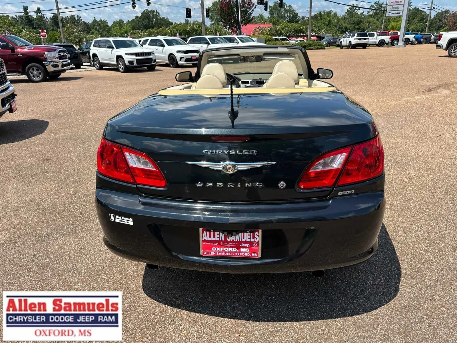 Used 2009 Brilliant Black Pearl Chrysler Limited image 36