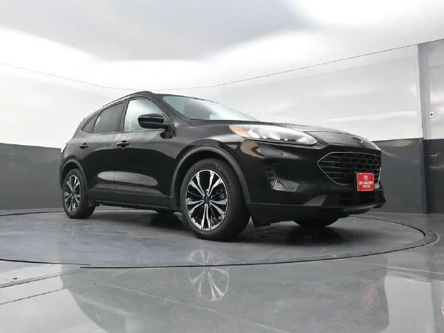 Used 2021 Black Ford SE image 31
