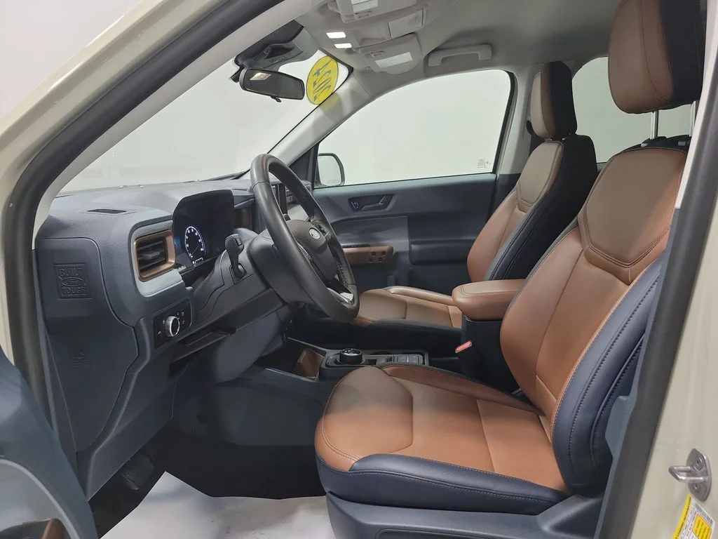 Used 2024  Ford Lariat image 2