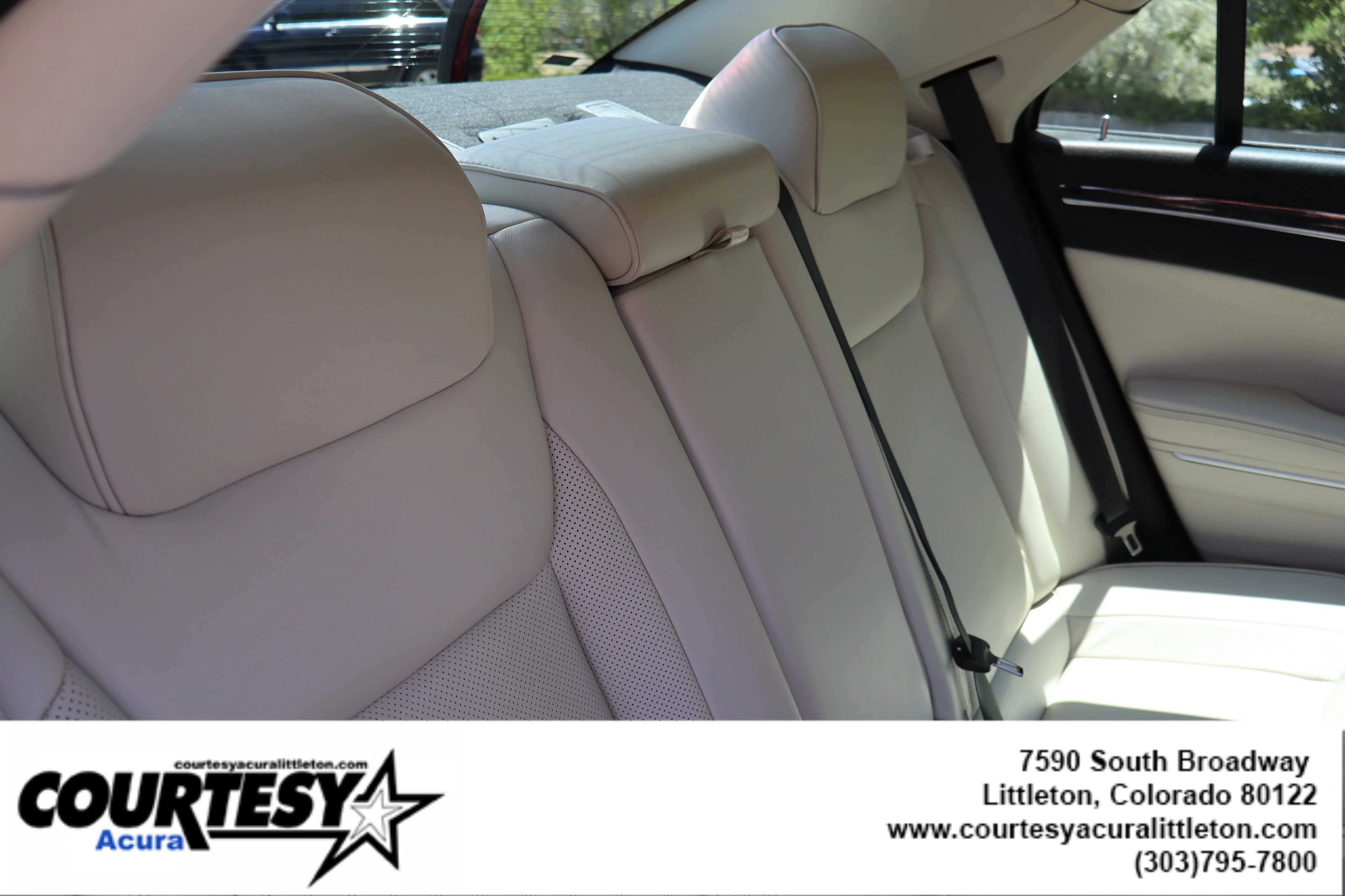 Used 2020 Velvet Red Pearlcoat Chrysler Limited image 28