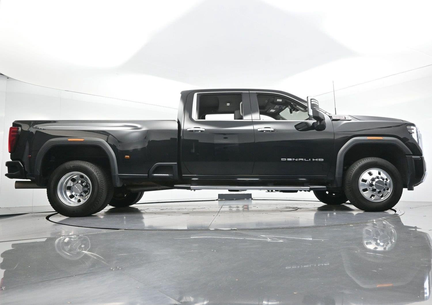 Used 2024 Onyx Black GMC Denali image 50