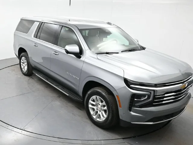 Used 2025 Sterling Gray Metallic Chevrolet LT image 32