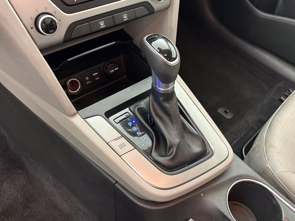 Used 2017 White Hyundai SE image 31