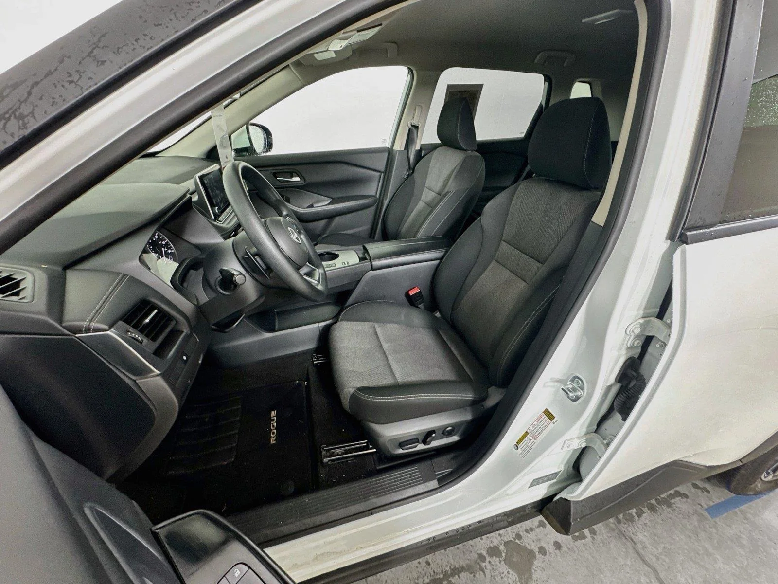 Used 2024 Everest White Pearl Nissan SV image 19