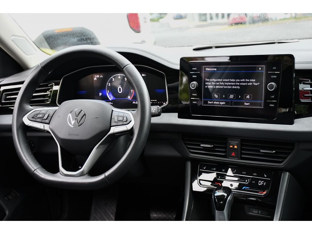 Used 2025 Opal White Pearl Volkswagen SE image 18