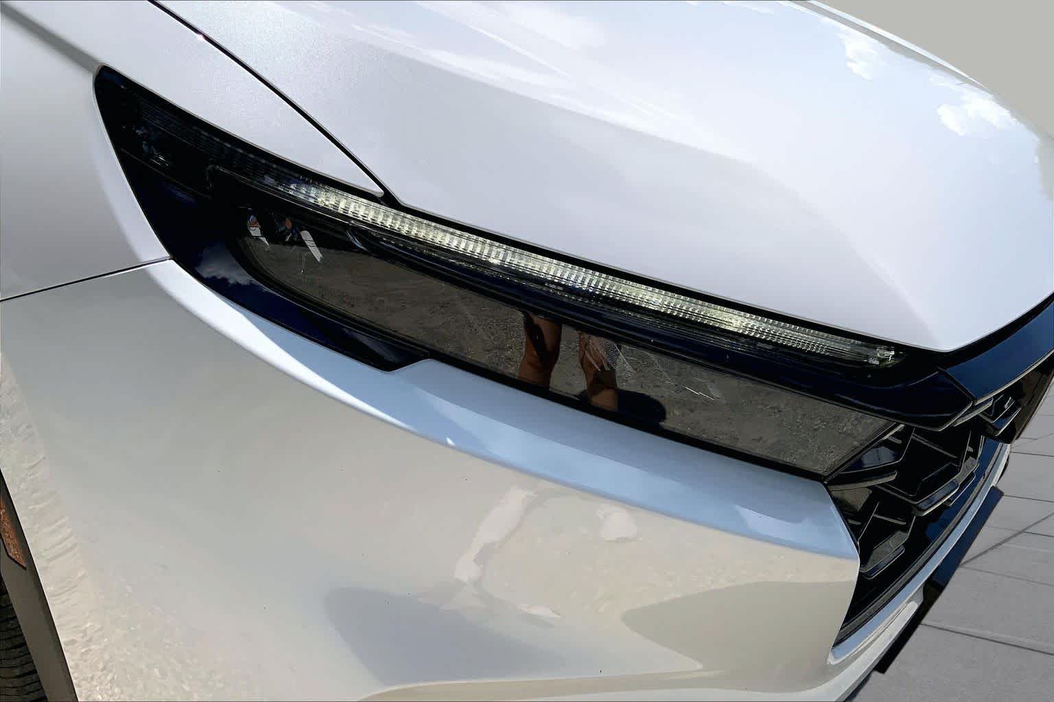 Used 2025 Platinum White Pearl Honda Sport image 27