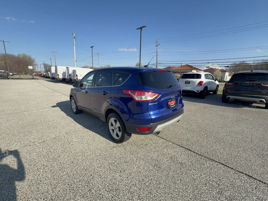 Used 2016 Ford Escape SE with VIN 1FMCU9GX8GUC76093 for sale in Madison, OH