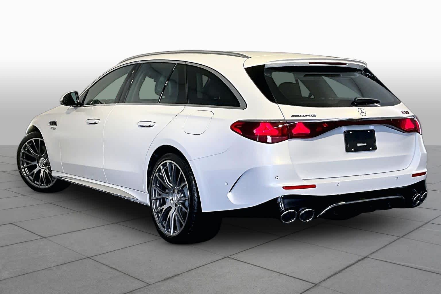 New 2026 MANUFAKTUR Moonlight White Magno Mercedes-Benz AMG® E 53 E image 3