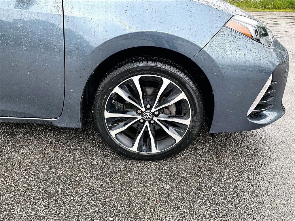 Used 2018 Gray Toyota SE image 7