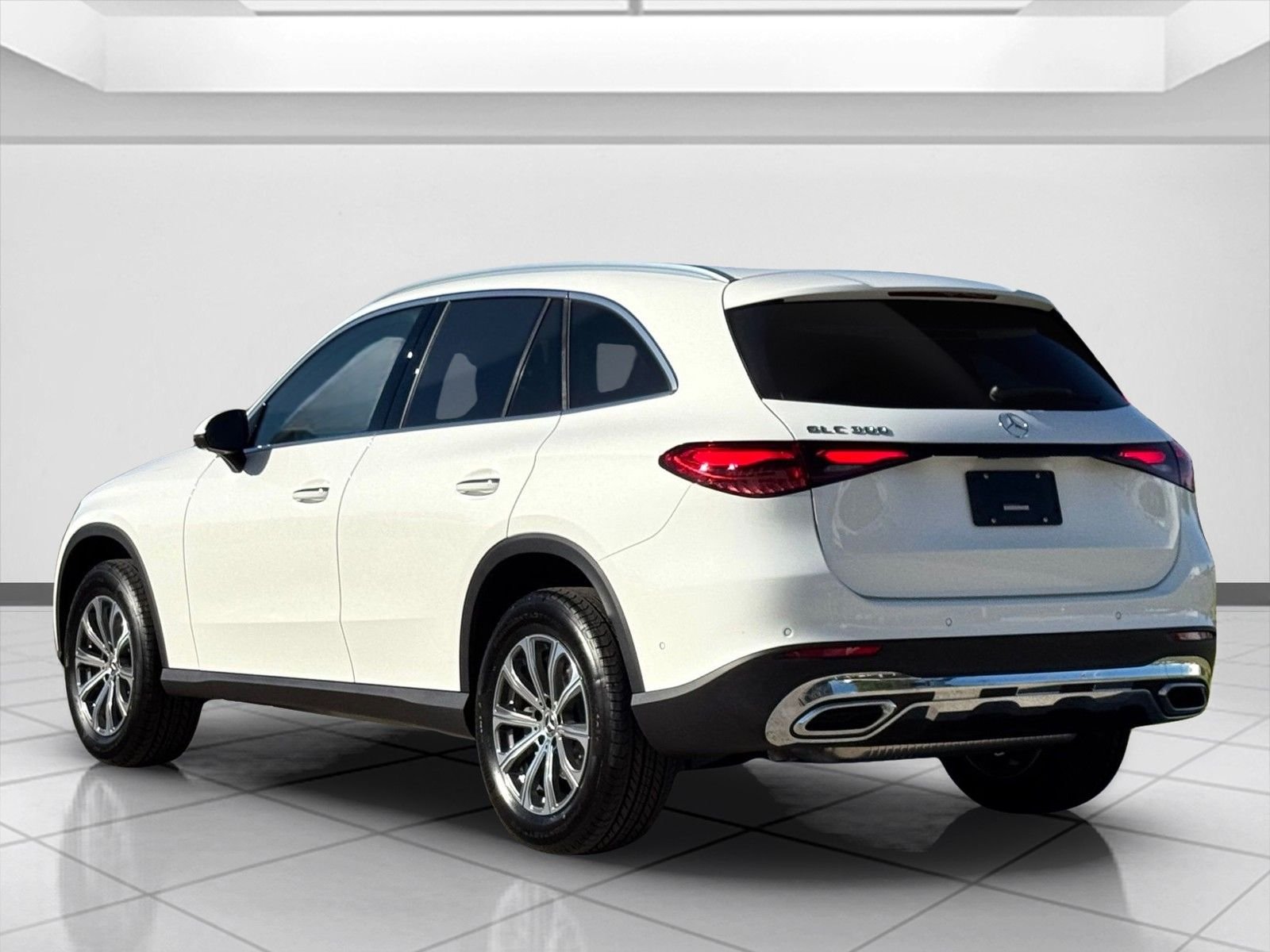 New 2026 Polar White Mercedes-Benz GLC 300 image 4