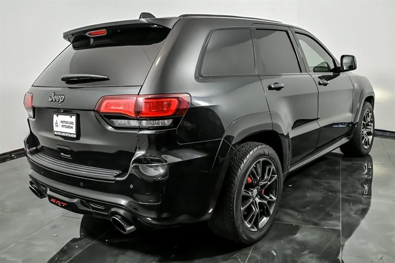 Used 2016 Brilliant Black Crystal Pearl Coat Jeep SRT image 9