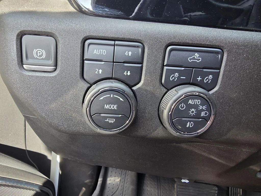 Used 2024 Summit White Chevrolet RST image 16