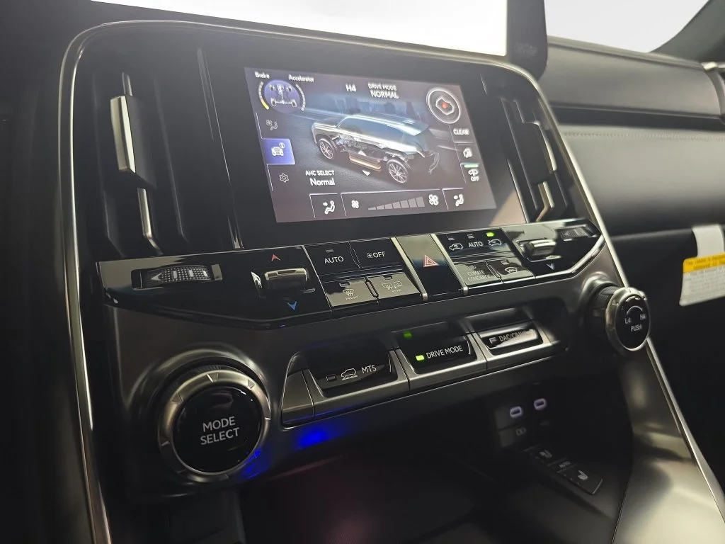 New 2026 Eminent White Pearl Lexus LUXURY image 23