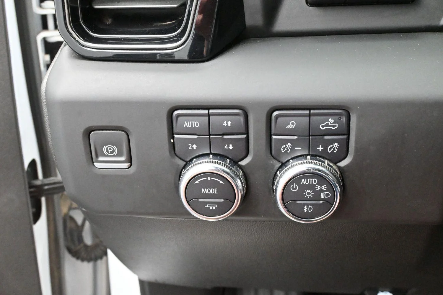 Used 2024 Summit White GMC AT4 image 21
