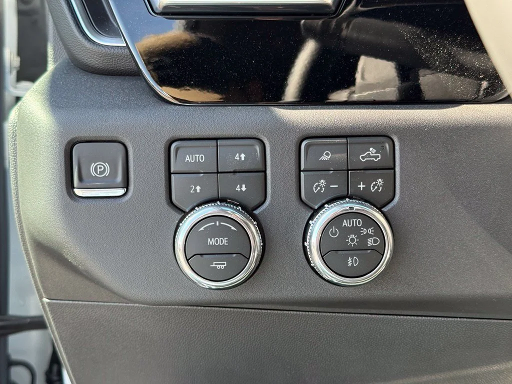 New 2026 Summit White GMC Elevation image 30