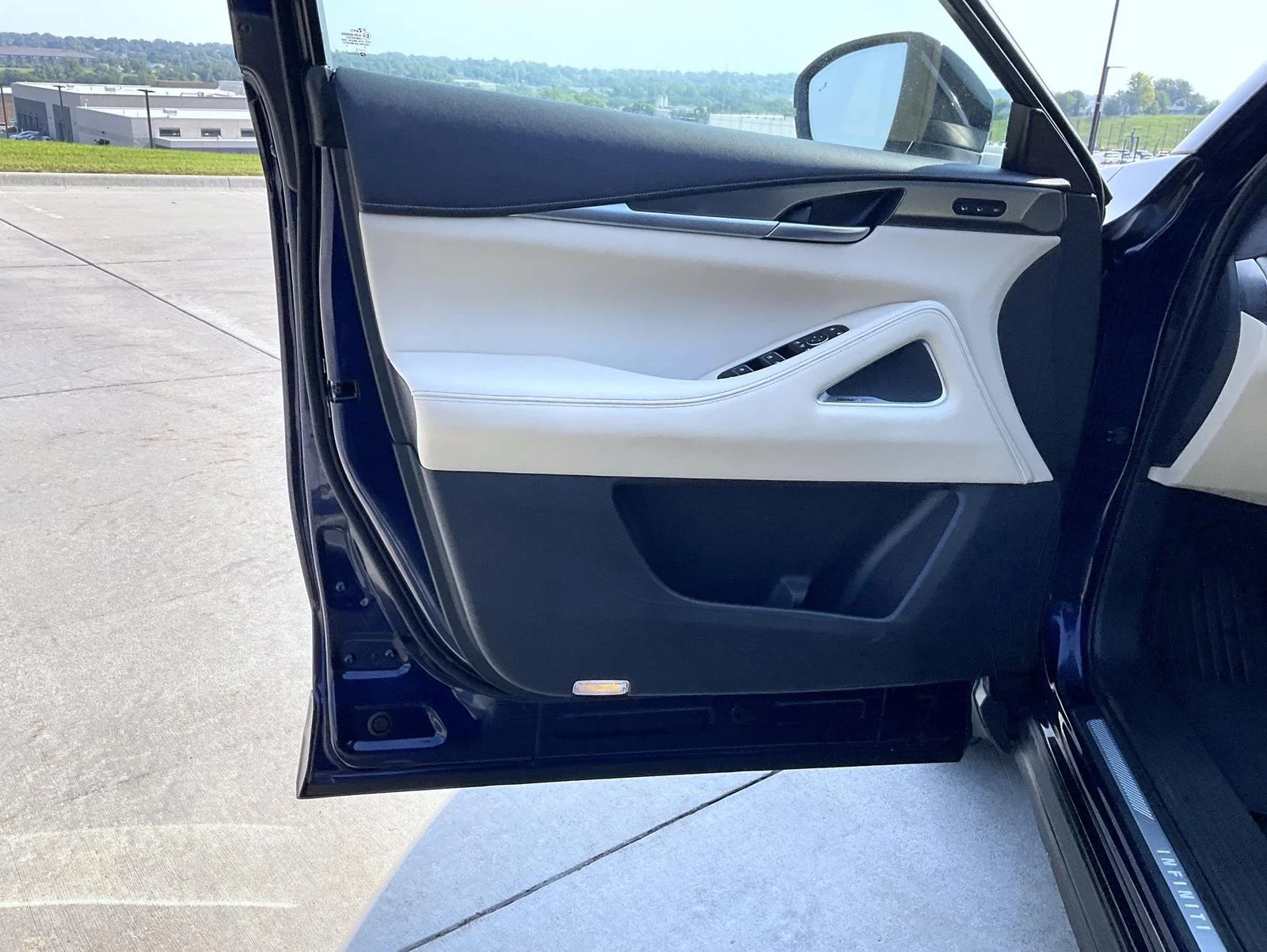 Used 2023 Blue INFINITI LUXE image 10