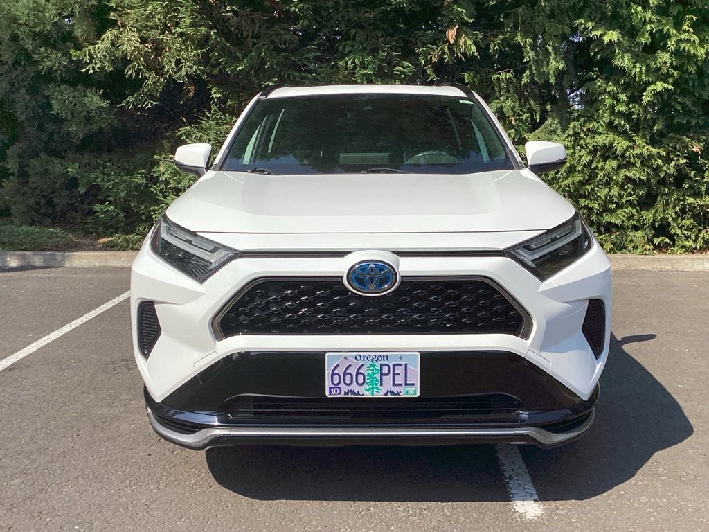 Used 2022 White Toyota SE image 20