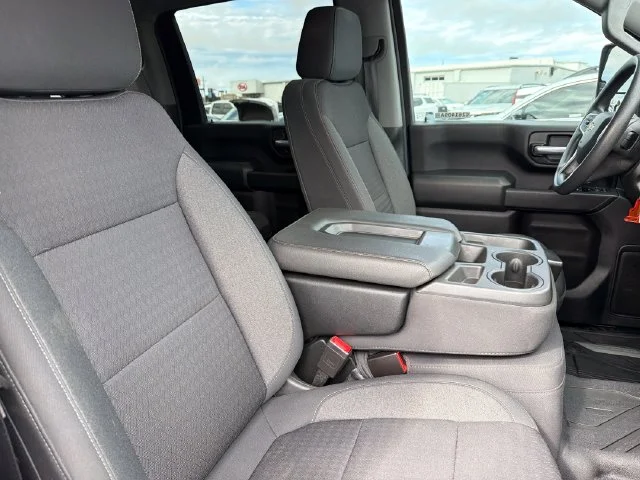 Used 2022 White Chevrolet Custom image 25