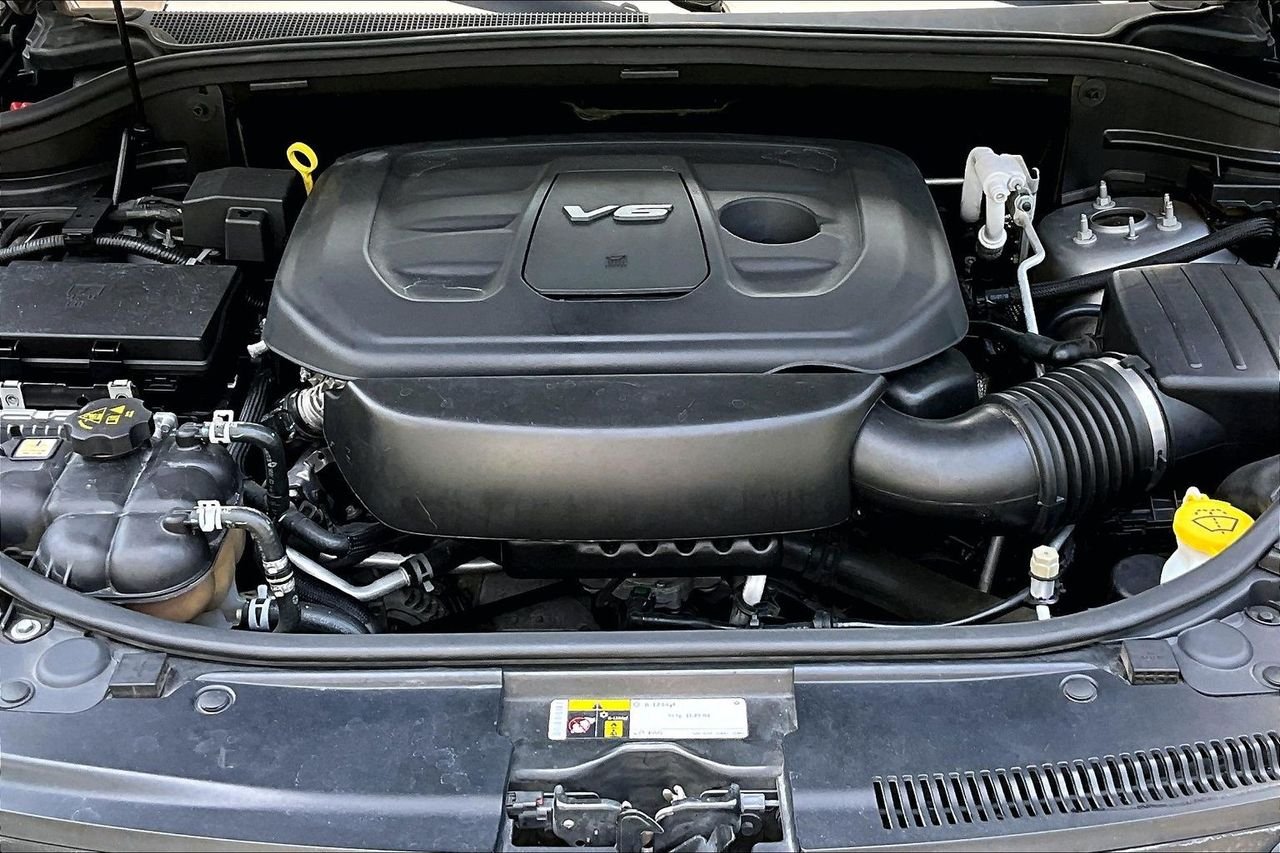Used 2019 Silver Jeep Altitude image 29
