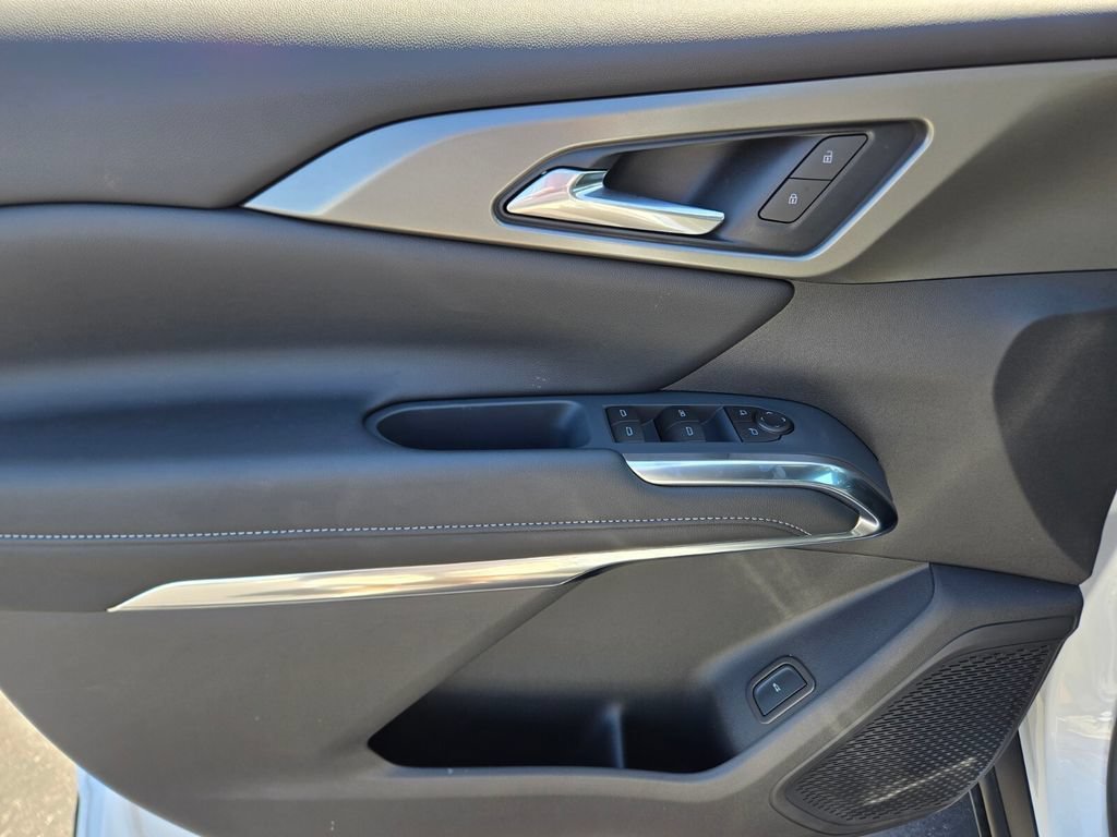 2027 Chevrolet Traverse LT - Photo 10