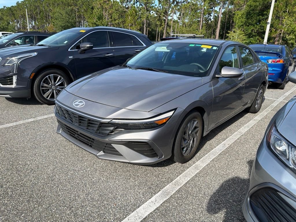 Used 2024  Hyundai SEL image 1
