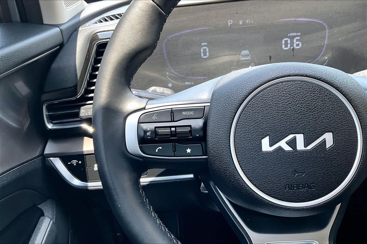 Used 2025 Everlasting Silver Kia EX image 24