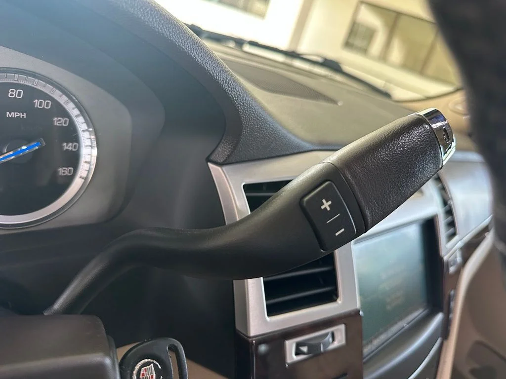 Used 2011 White Cadillac Premium image 19
