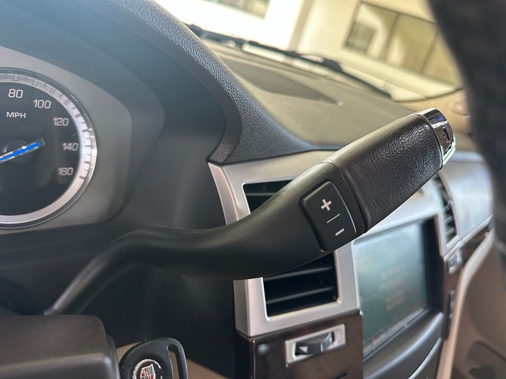 Used 2011 White Cadillac Premium image 19