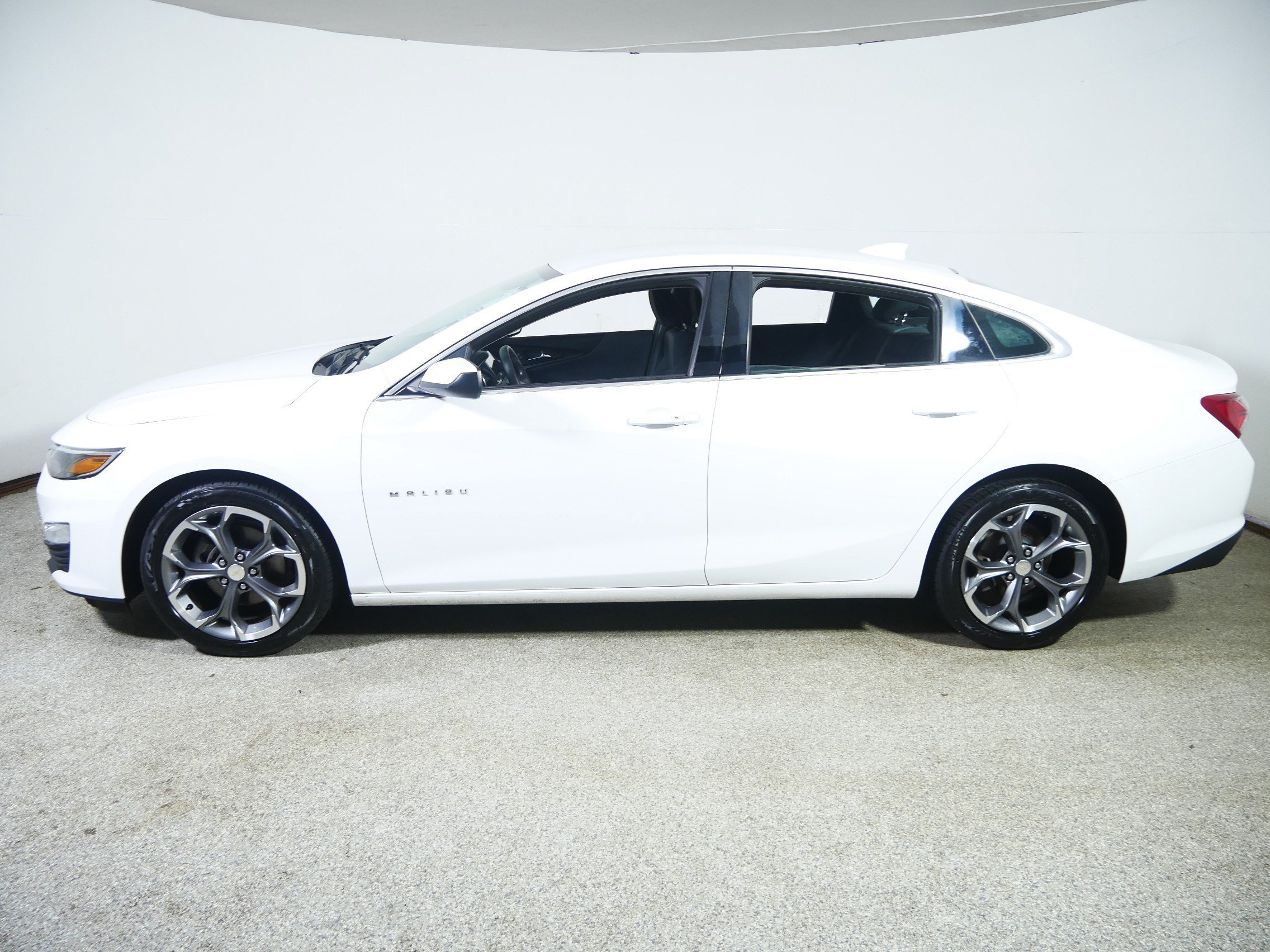 Used 2020 SUMMIT WHITE Chevrolet LT image 4