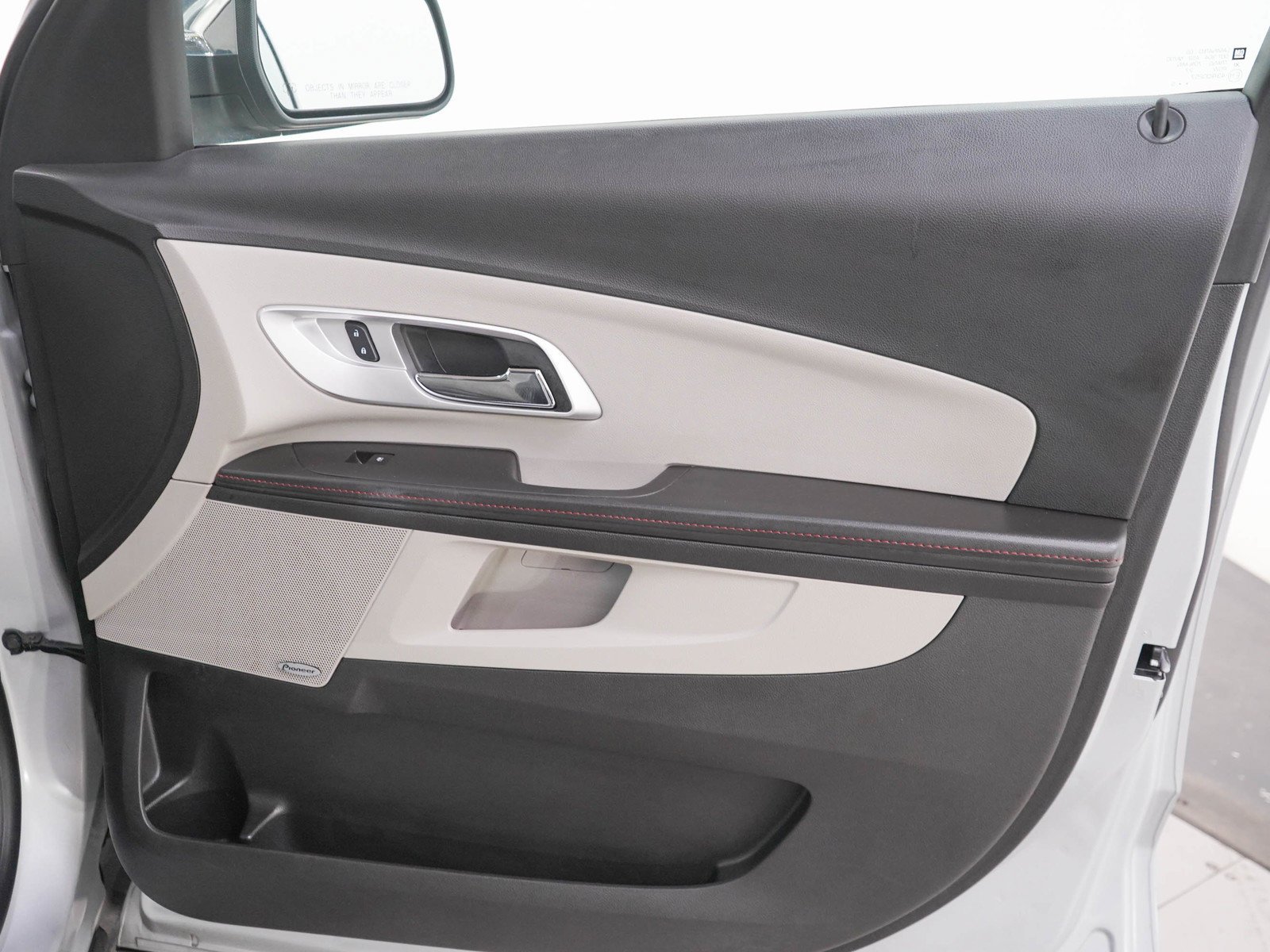 Used 2015 Silver Ice Metallic Chevrolet Ltz image 12
