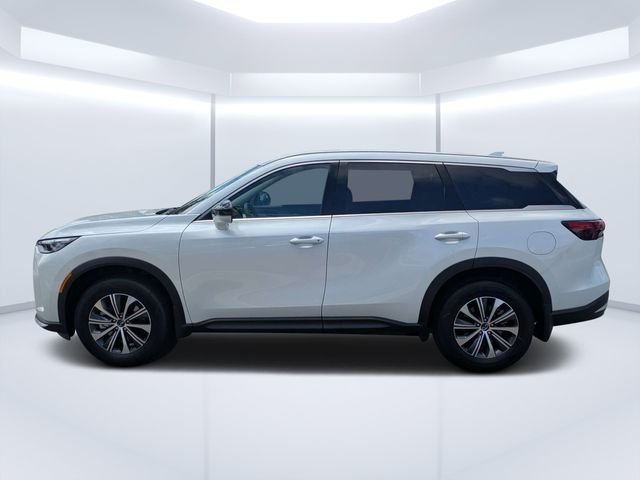 New 2027 RADIANT WHITE INFINITI Pure FWD image 6