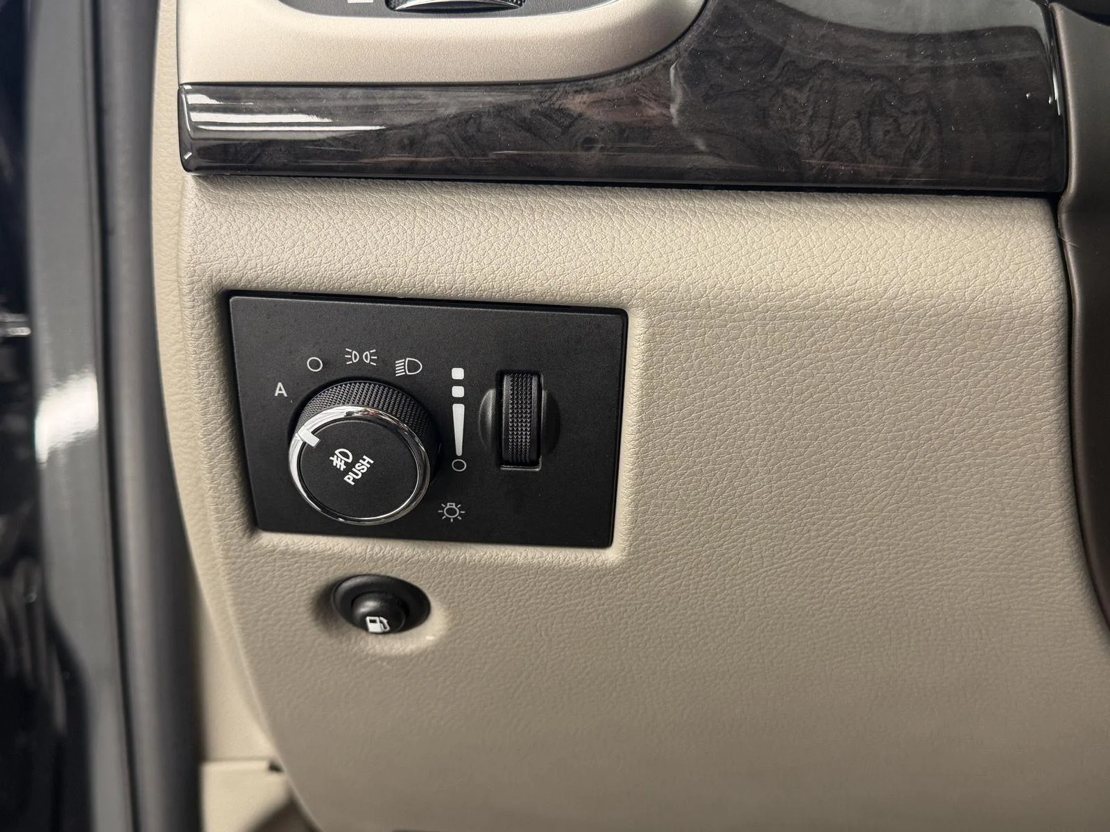 Used 2011 Dark Charcoal Pearl Jeep Laredo image 18