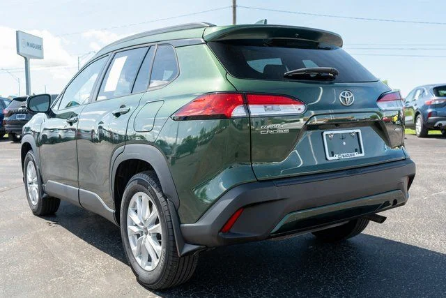 Used 2023  Toyota LE image 8